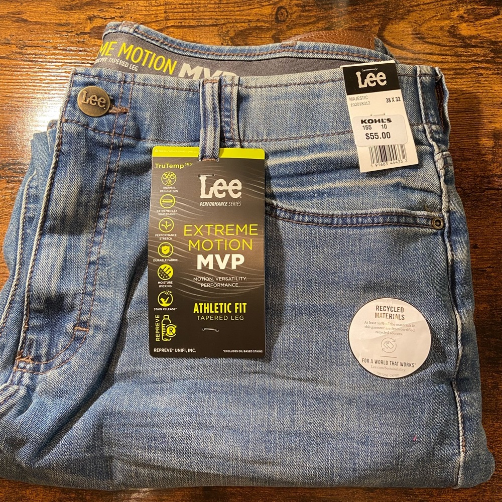 Lee Extreme Motion | Athletic Fit - Tapered Leg